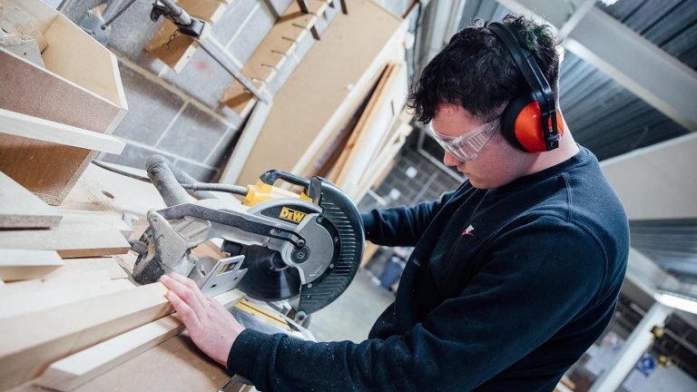 Carpentry_Activate_Apprenticeships_(1450px)